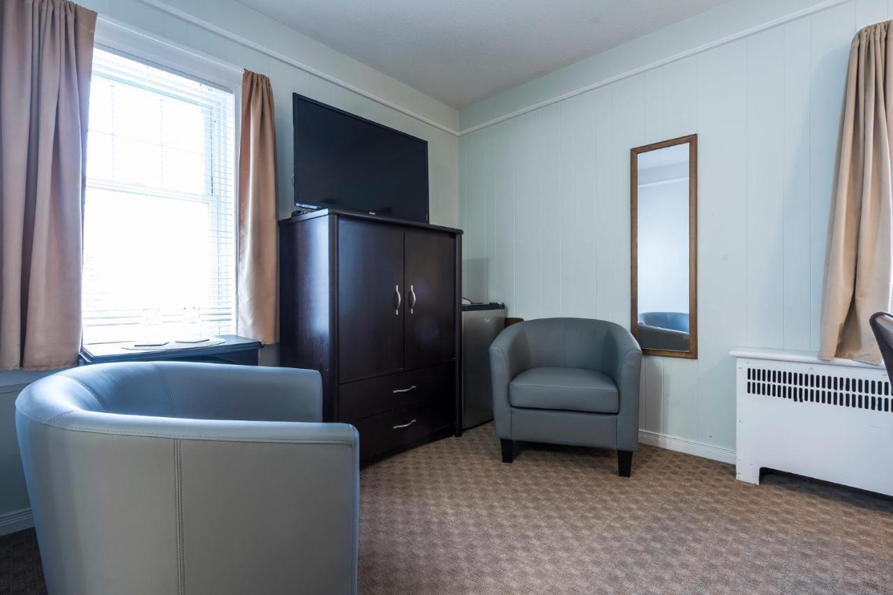 The Inn On Bay Gravenhurst Bagian luar foto