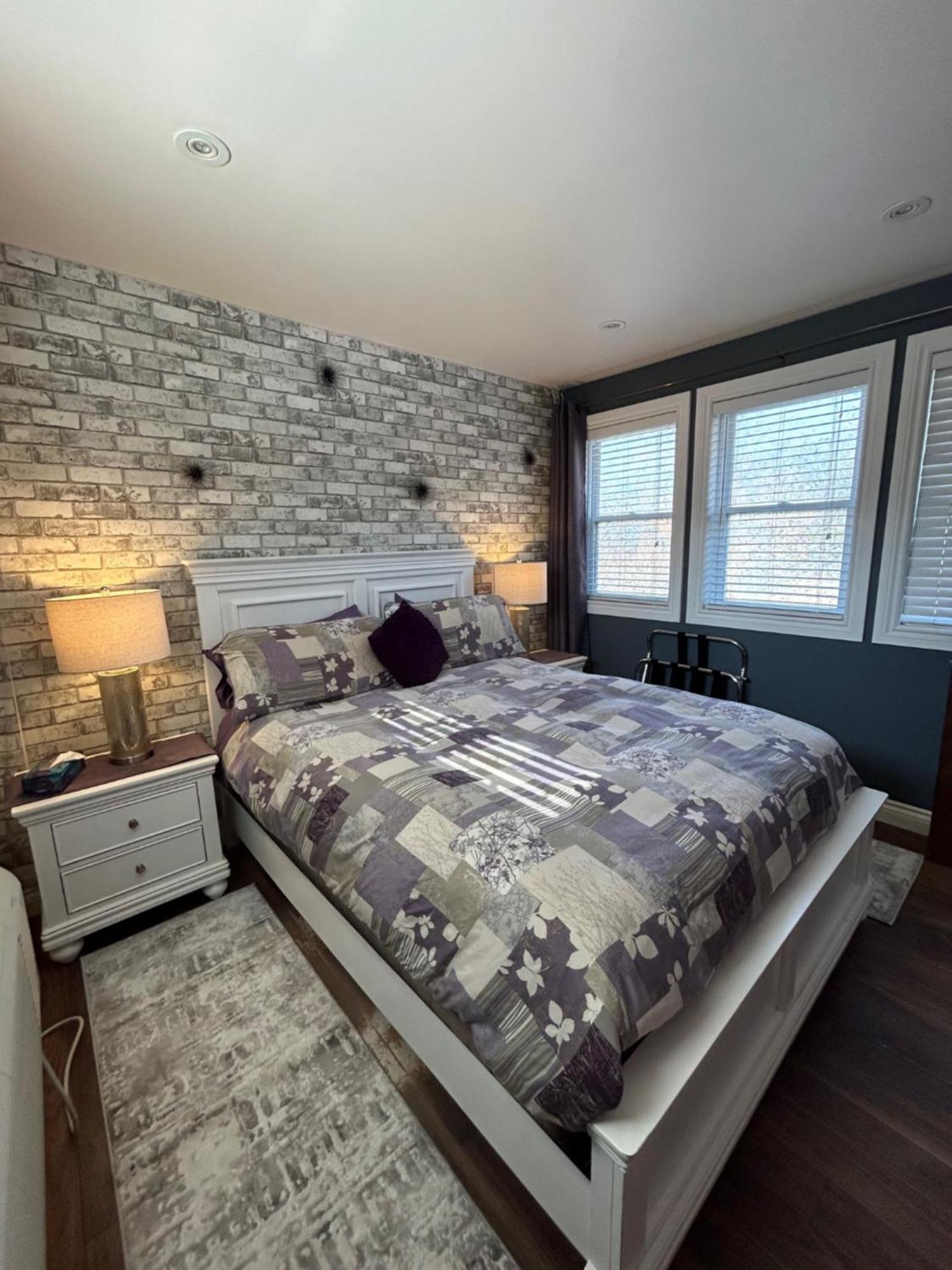 The Inn On Bay Gravenhurst Bagian luar foto