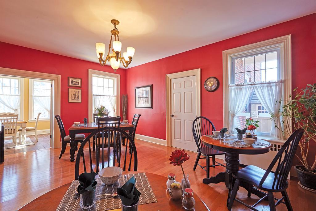 The Inn On Bay Gravenhurst Bagian luar foto